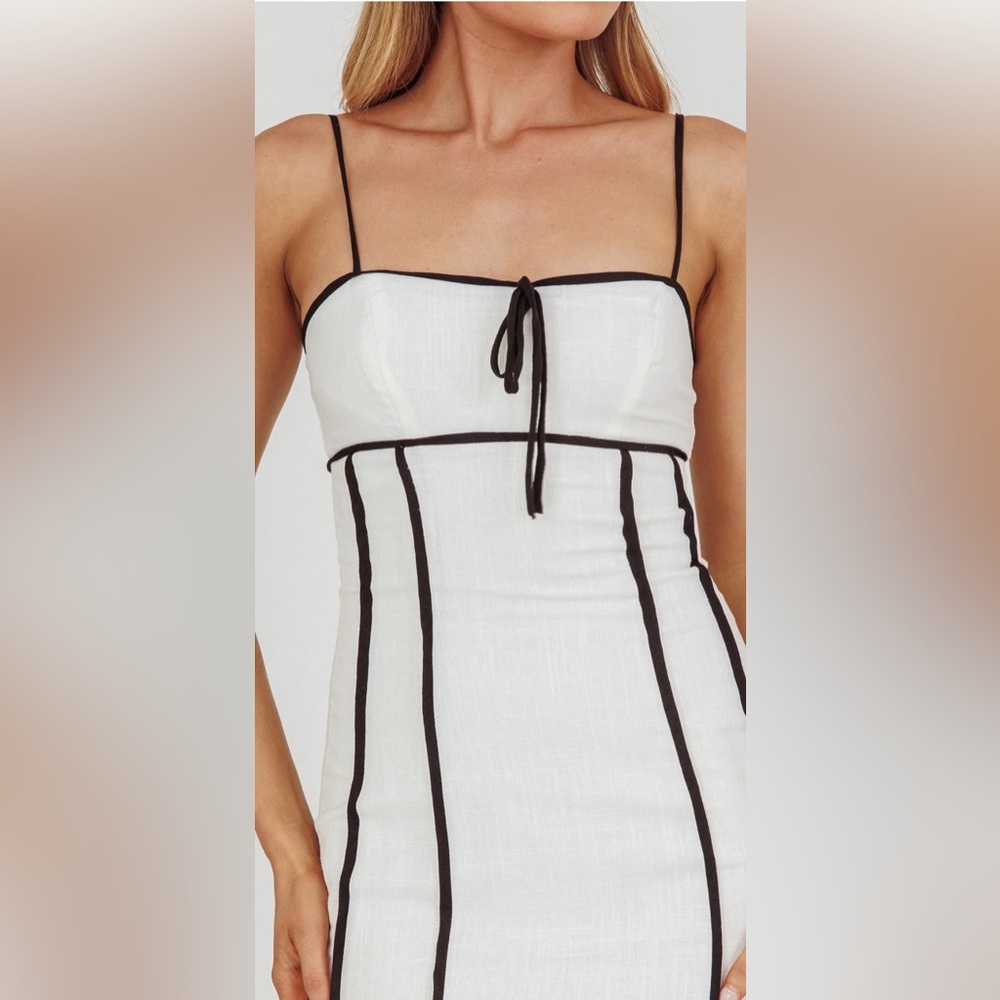 NWT Selfie Leslie White Maxi Dress with Black Piping - Picture 4 of 7